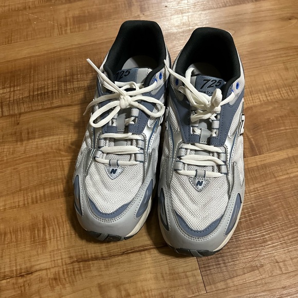 New Balance 725 💙 - Picture 3 of 9